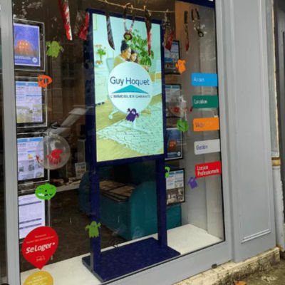 Der 49 Zoll-zeigt doppeltes mit Seiten versehenes LCD-Bildschirm-Fenster Werbungs-mit Seiten versehenen Doppelmonitor an
