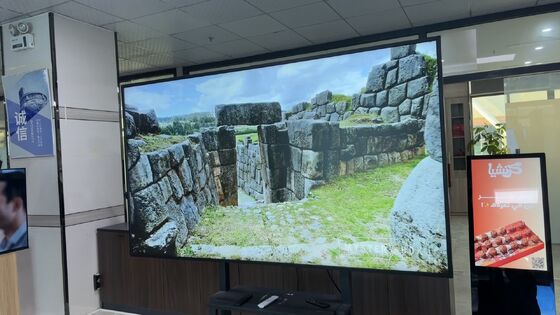 86 Zoll 2000 Nits 4K Groß IP55 Wasserdicht Außen TV Wand Monut